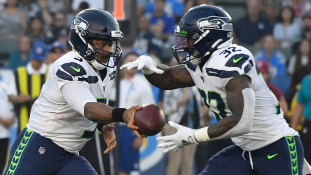 russ-wilson-seahawks-chris-carson.jpg